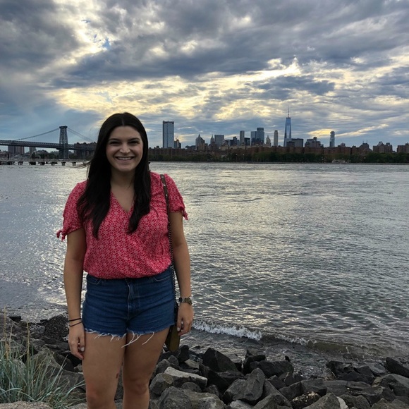 Meet your Posher, Cindy 👋🏻 - Picture 8 of 9